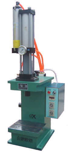 壓鉚機(jī)